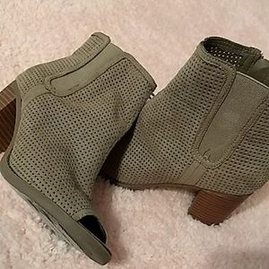 cute short healed open toes